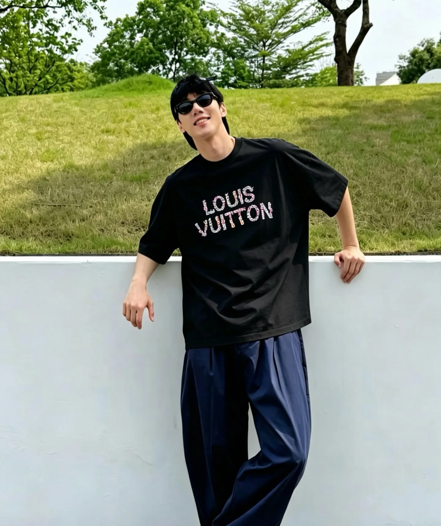Louis Vuitton/ logo